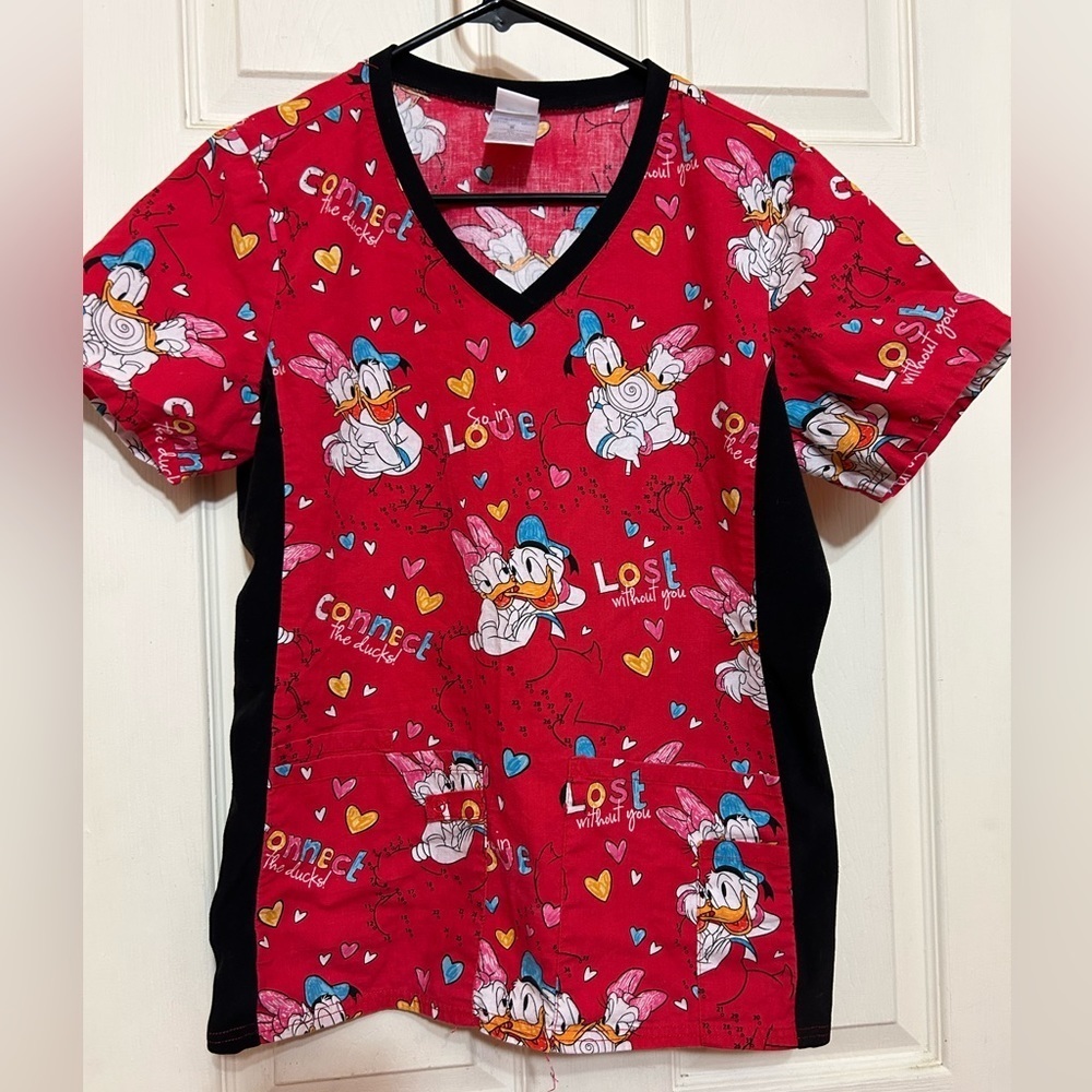 Disney Donald Daisy Duck Scrub Top Womens Red V-Neck Short Sleeve Pocket SMALL